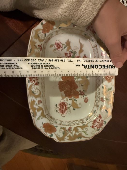 Prato em porcelana com flores e pianha companhia das Indias- Dinastia Qing periodo Qian long