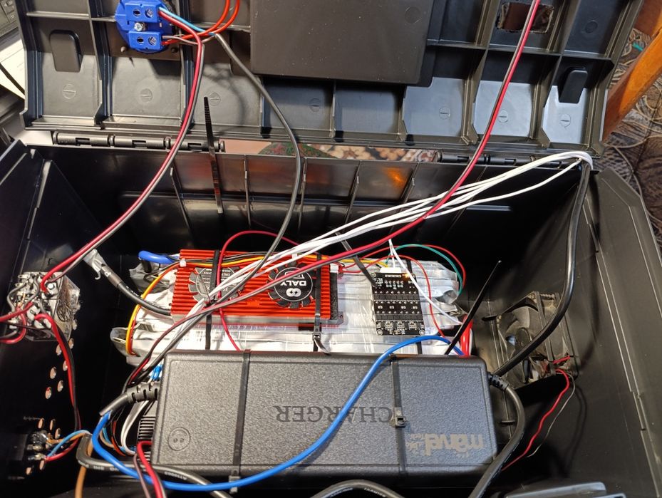 Зарядна станція 2000wh