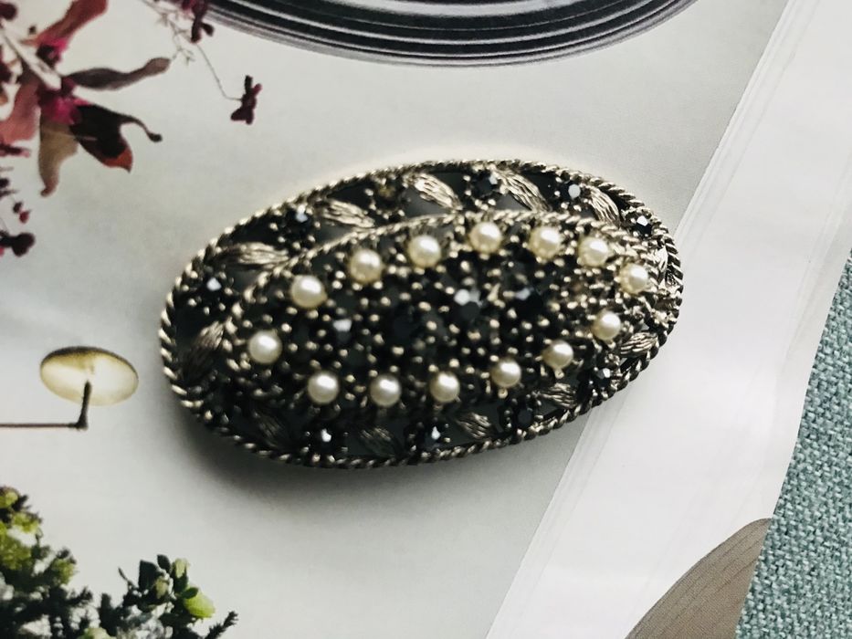 Broszka vintage statodawna ovalna