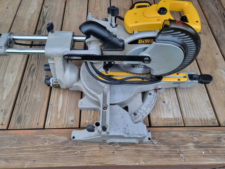 Piła ukosowa ukośnica DeWalt DW712 moc 1600W