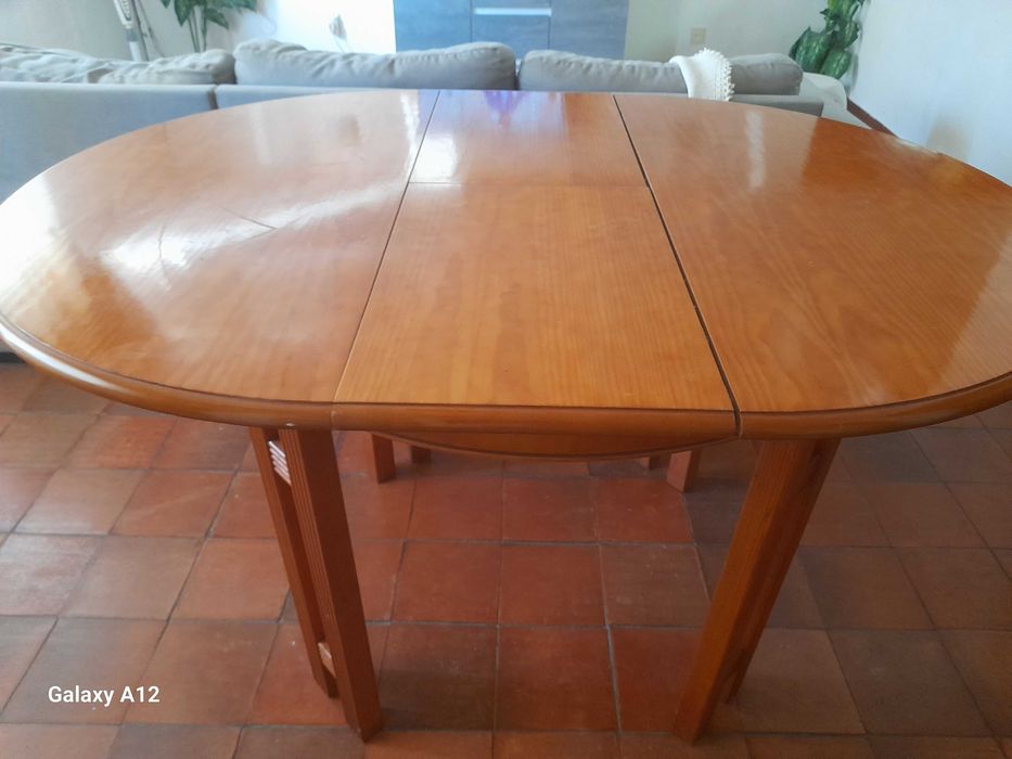 Estante mais mesa com cadeiras