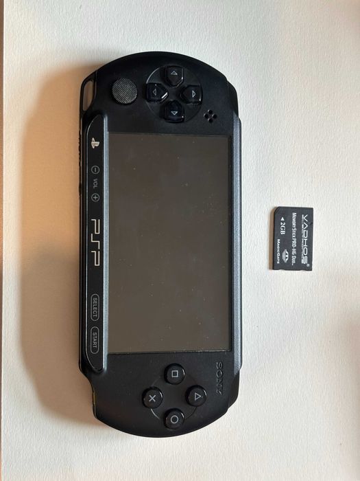 PSP-E1004pouco usada + embalagem + memoria ext PRO-HG duo 2GB original