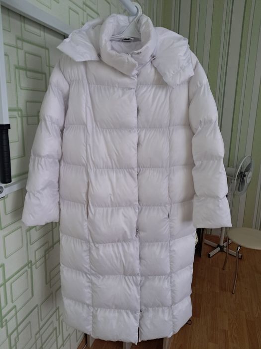 Біленький тепленький пуховичок