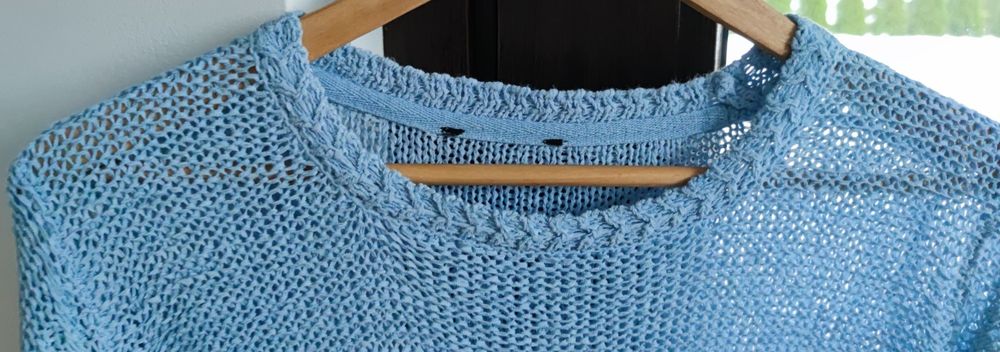 Elegancki błękitny sweter