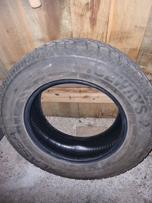 Opony  215x65x16  Lassa