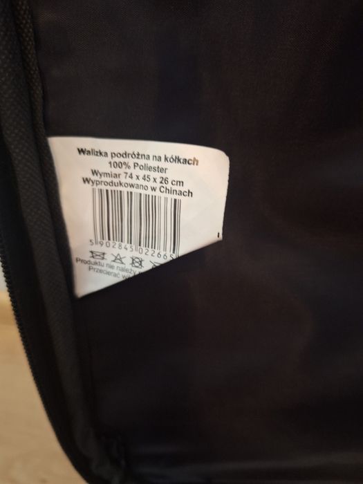 Duża walizka na kółkach