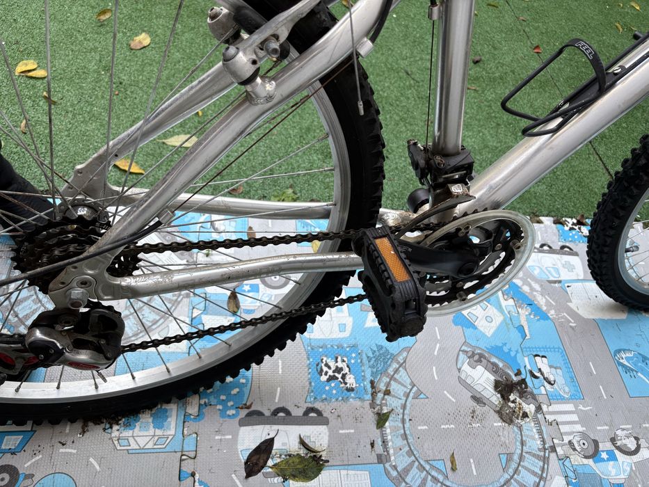 Bicicleta de marcha em bom estado