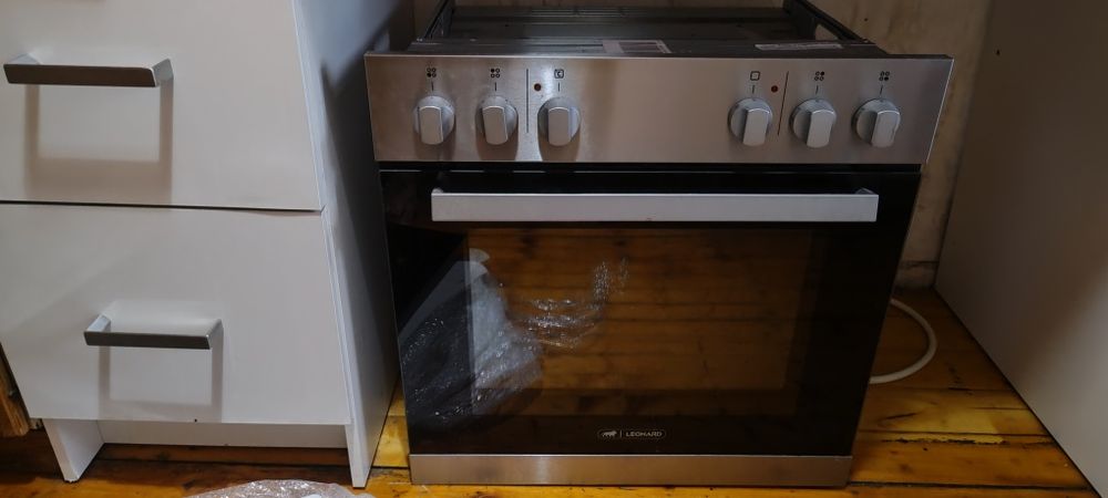 Płyta + piekarnik Leonard (model LUM310X)