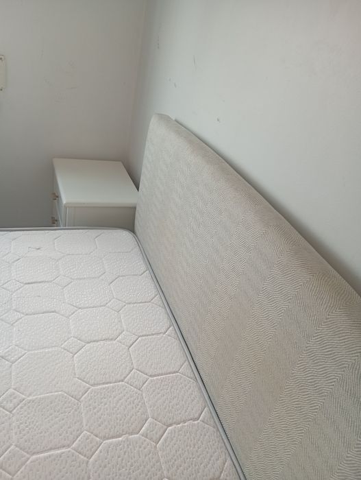 Cama casal madeira maciça com 2 mesinhas iguais