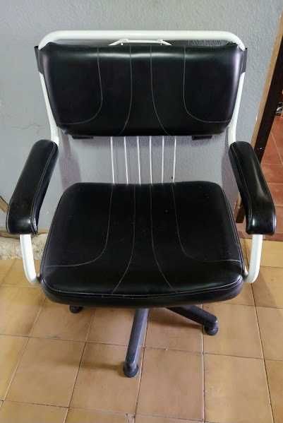 Cadeira nova com proteção