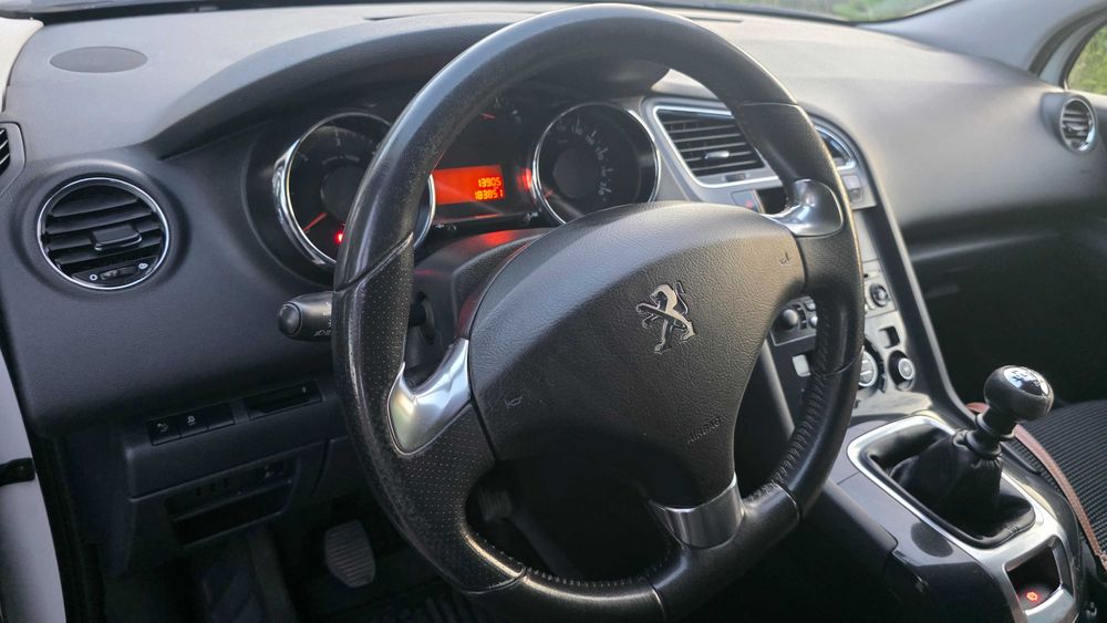 Peugeot 5008 2014 7 місць дизель 1.6 - генератор на колесах