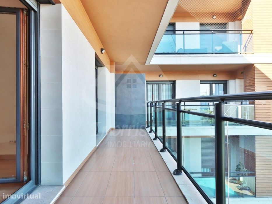 Apartamento T3 com box no Condomínio Blue Garden, em Sacavém