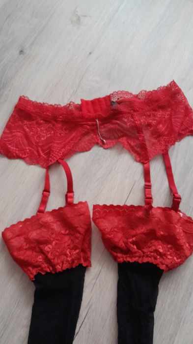 Еротична пояси з панчохами