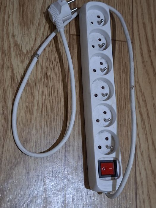 Przedłużacz elektryczny 1.5 m.