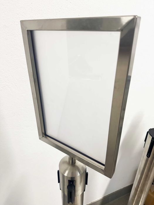 Poste Separador Inox com Fita (5M) e Base Fixa