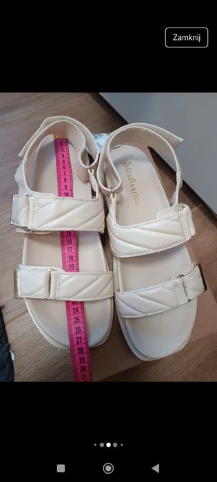 Sandały kremowe Stradivarius