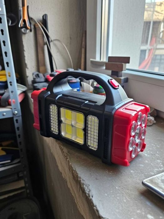 Ліхтарик портативний з повербанком і сонячною батареєю зарядка