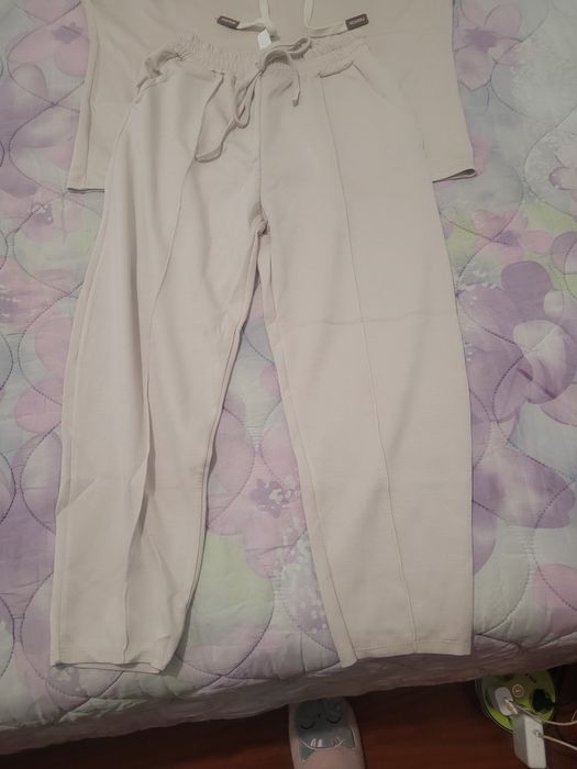 Conjunto feminino bege comfy (hoodie c/ capuz + calças jogger) – novo