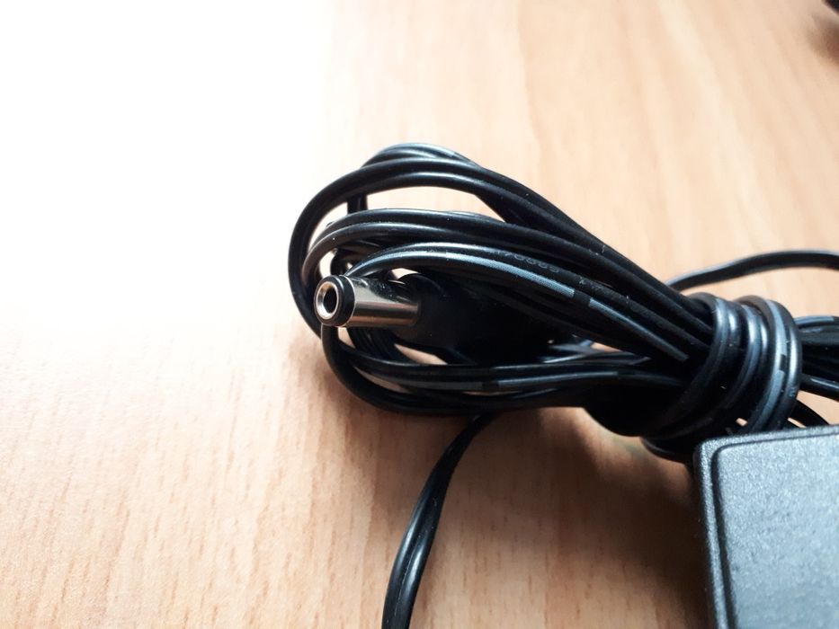 Трансформаторный адаптер блок питания зарядное 9 вольт 1000 mA