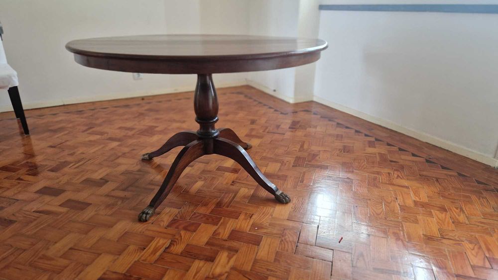 Mesa de jantar redonda, madeira Umbila (Moçambique)