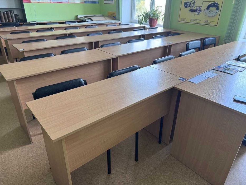 продам двухмісні парти та стільці в ідеальному стані (практично нові)