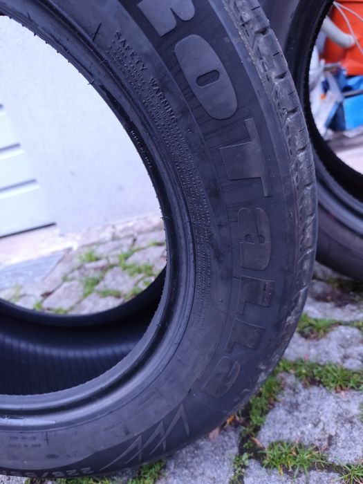 2 pneus 225/55/16 um com 600km e outro semi novo