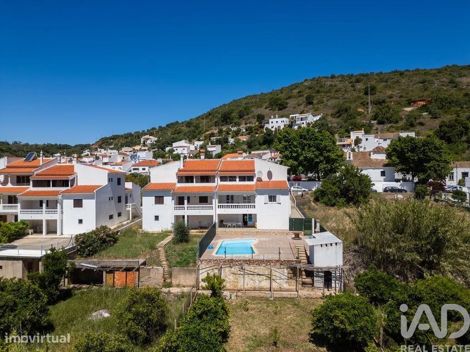 Moradia geminada T4 em Alte de 150 m2