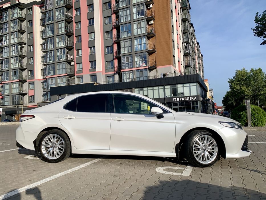 Toyota Camry Official  комплектація Elegant