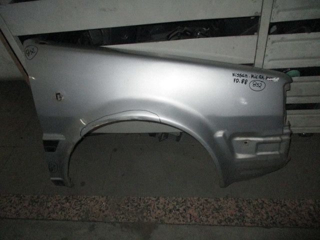 Guarda-lamas direito NISSAN Micra I (K10)