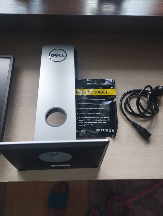 Monitor DELL 24 cale