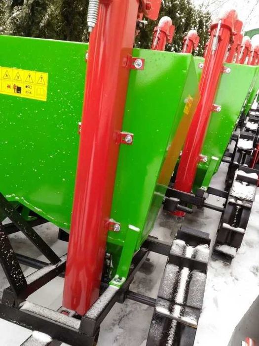 Dwurzędowa sadzarka do rozsady warzyw i ziemniaków