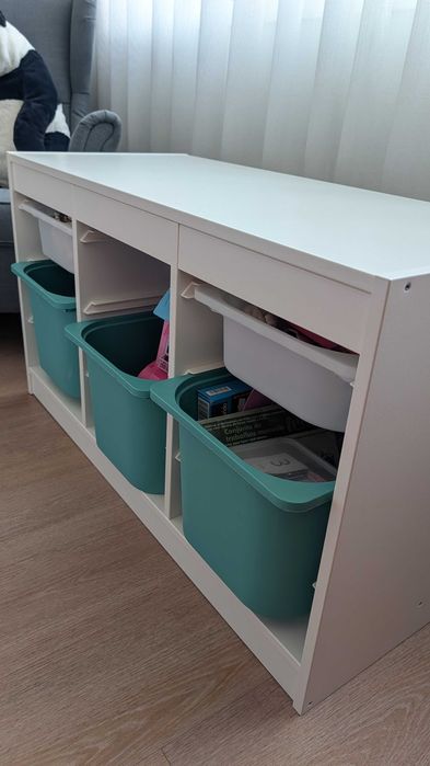 Estante Trofast IKEA com caixas
