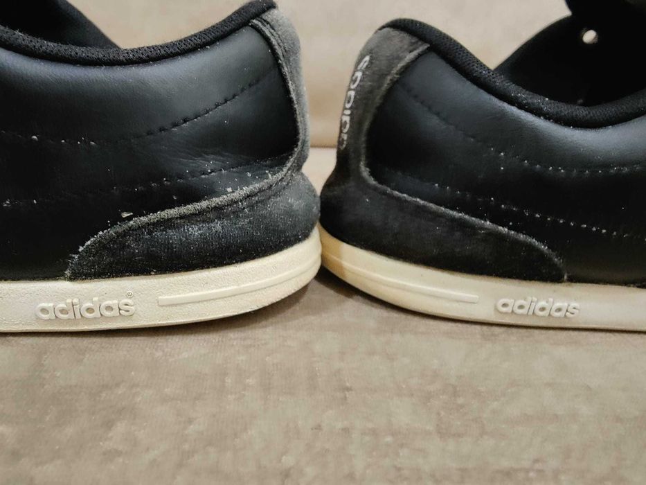 Sapatilhas Adidas tam. 42 2/3 em bom estado