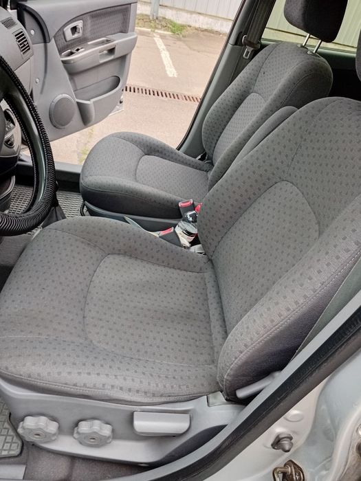 Автомобиль KIA carens