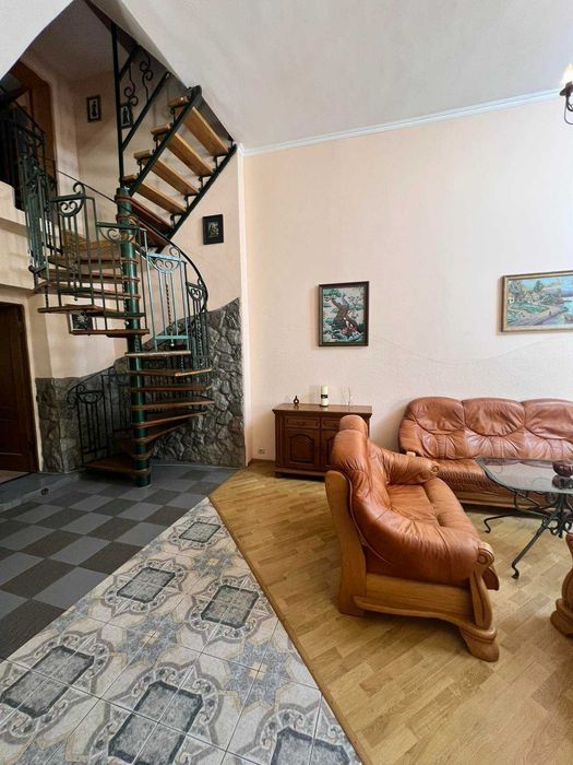 Пропозиція оренди окремостоячого особняку на вул. Зеленій