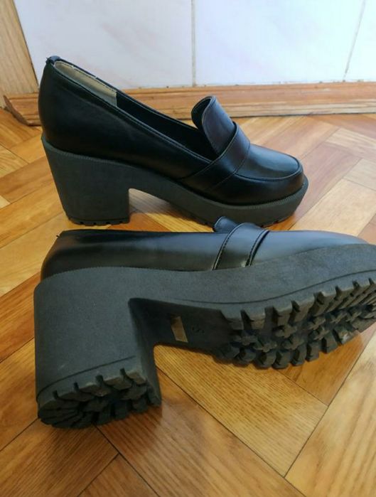 Туфлі тракторна підошва та на шпильці