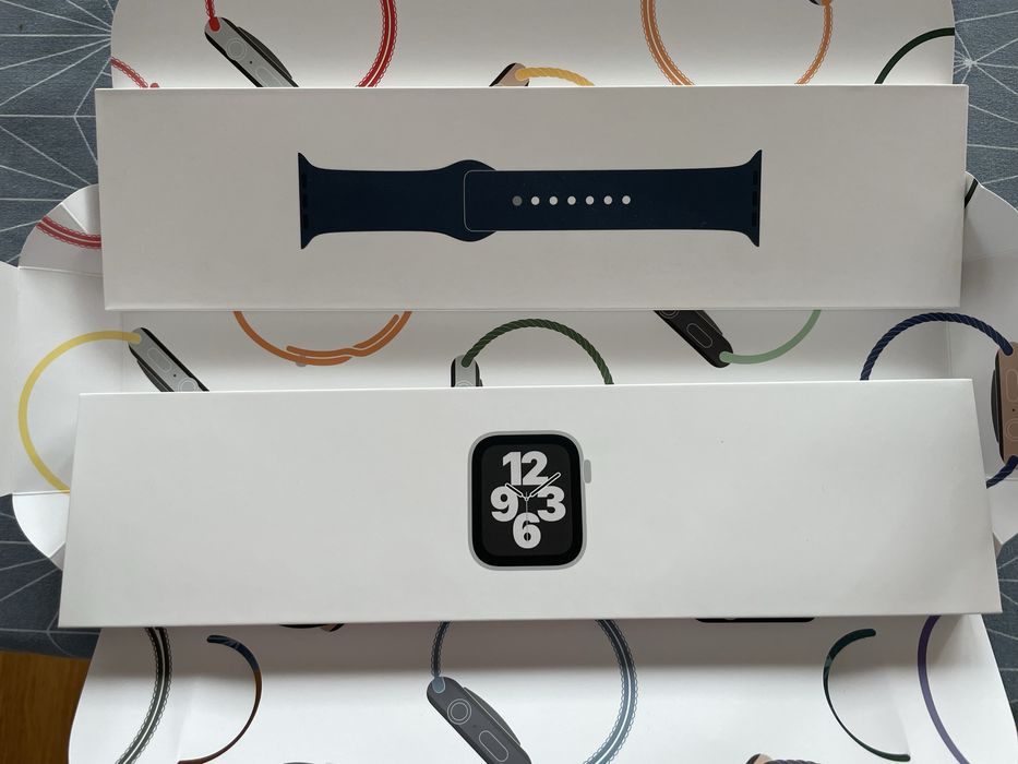 Apple Watch SE Silver Aluminum Case Abyss Blue Sport Band 40MM
