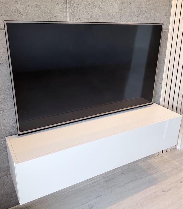Szafka pod telewizor, stół, stolik kawowy i karnisz