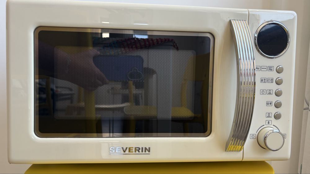 Microondas com grill 700W Severin MW7892