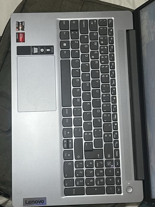 Lenovo Ideapad slim 3 -NOVO-