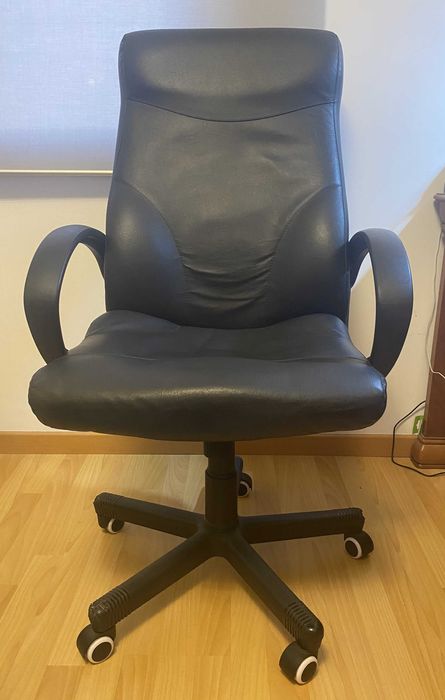 Cadeira de escritório em couro