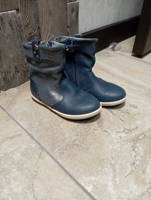 Детские  кожаные ботинки на девочку