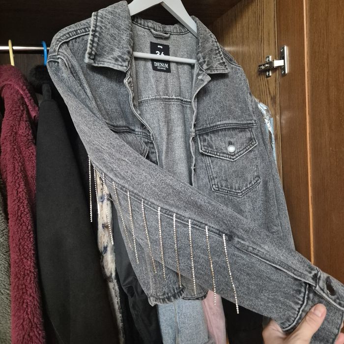 Джинсова куртка зі стразами