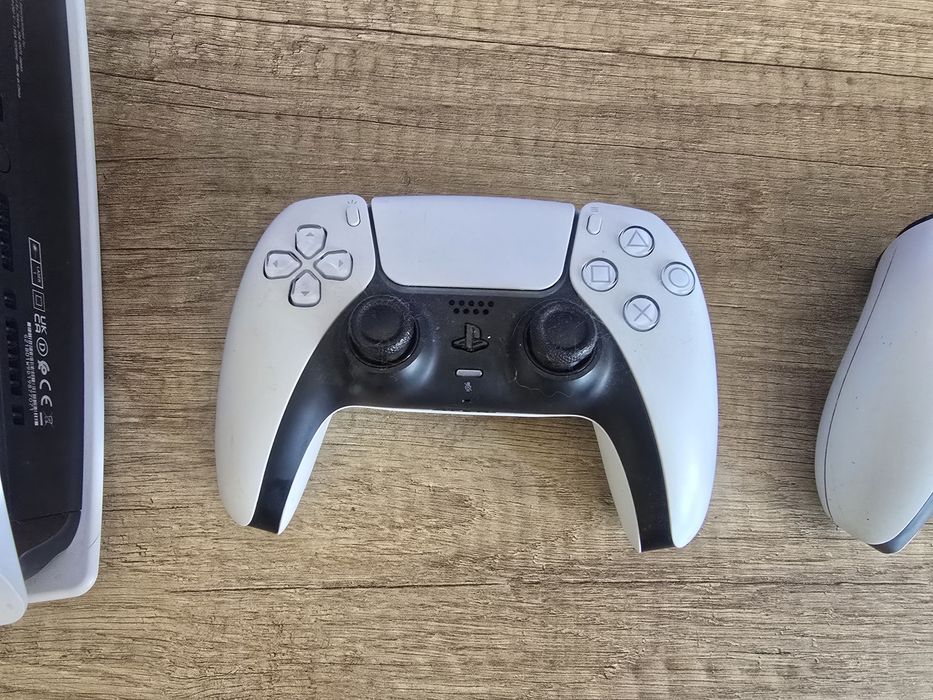 Playstation 5 mais 2 comandos e alguns jogos