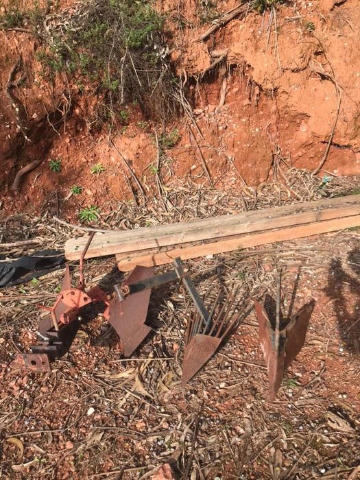 1 arranca batatas e 1 abre regos