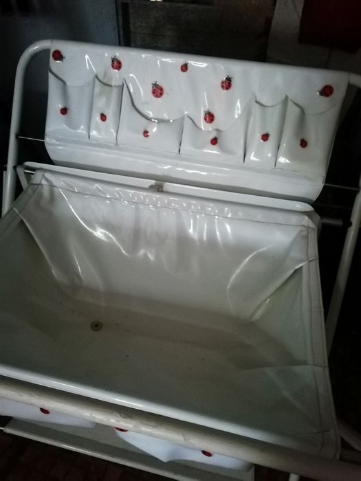 Banheira e trocador de fraldas. Facil de usar. Para bebés 0 aos 12 mes