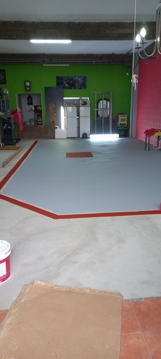 Armazém Alugo 125m2 FUNCHALINHO 4 m Pé Direito.