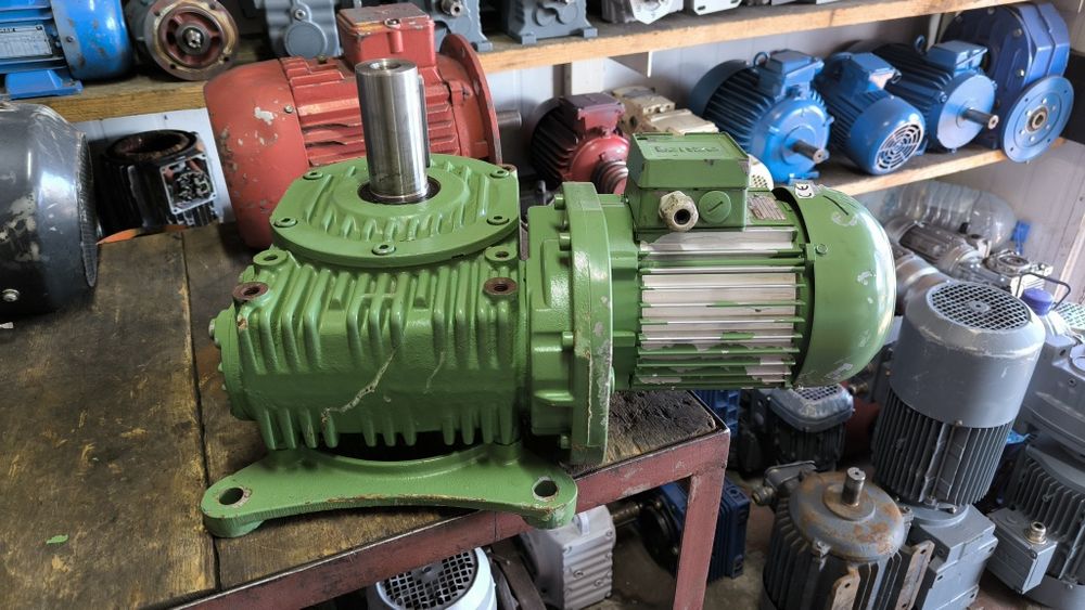 0,75 квт 3 об. Мотор редуктор Німеччина. Электродвигатель с редуктором