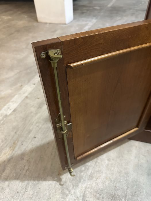 Conjunto de Móveis em Madeira Maciça