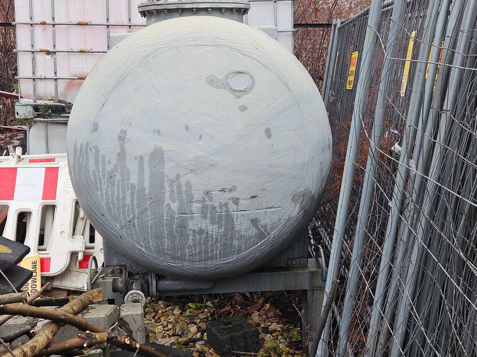 Zbiornik mauzer pojemnik plastikowy 2000 l 2m3 po paliwie